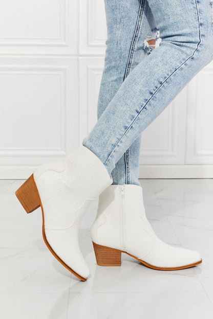 Botines Western de Cuero Sintético en Blanco Clásico - Zapatos Jazzy