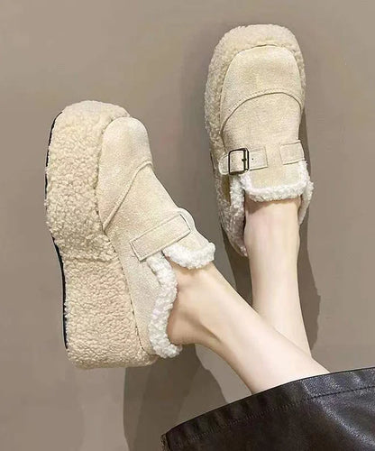 Zapatillas Beige con Forro Cálido y Tacón de Plataforma