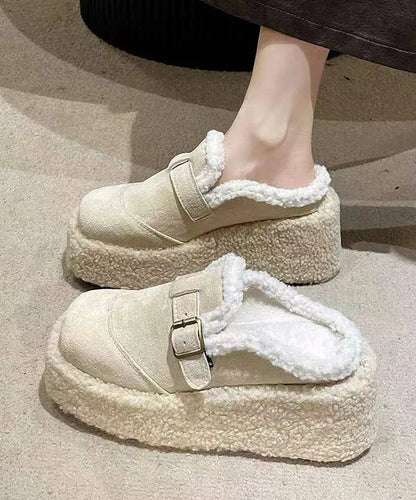 Zapatillas Beige con Forro Cálido y Tacón de Plataforma